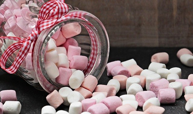 czy jedzenie słodyczy jest zdrowe?