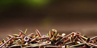 Kiedy zdecydować się na śruby wykonywane na indywidualne zamówienie