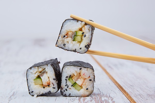 Jak powinno się jeść sushi? Jak powinno się jeść sushi?